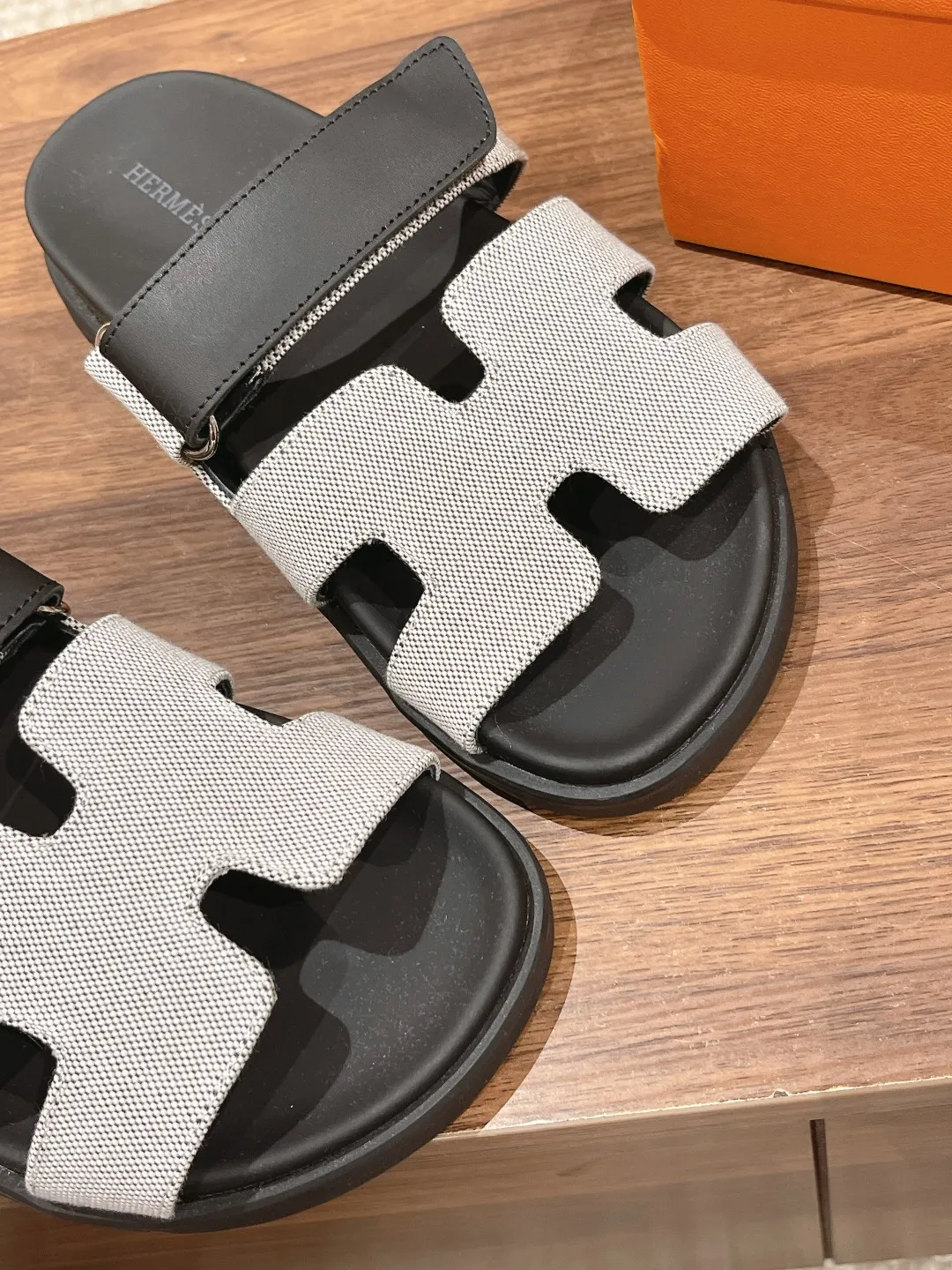 👟👟Ex-factory price 480👟👟 𝐇𝐞𝐫𝐦𝐞𝐬 Hermès second uncle slippers, you must call like crazy🙆 The classic + 2025 new color matching is also so beautiful. The contrasting splicing of different colors and materials can easily create a fashionable look Size: 35-45